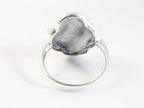 Bewerkte zilveren ring met Australische opaal afbeelding 3