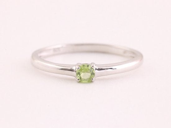 Fijne hoogglans zilveren ring met peridoot afbeelding 4