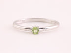 Fijne hoogglans zilveren ring met peridoot afbeelding 4