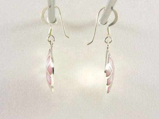 Ruitvormige zilveren oorbellen met roze parelmoer afbeelding 2