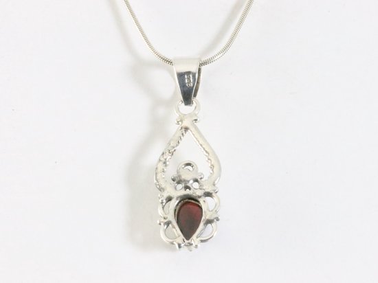 Fijne opengewerkte zilveren hanger met granaat aan ketting afbeelding 3