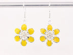 Bloemvormige zilveren oorbellen met gele emaille afbeelding 4