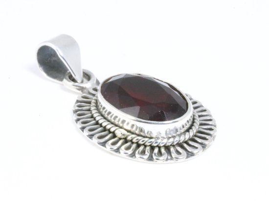 Fijne bewerkte ovale zilveren hanger met granaat afbeelding 2