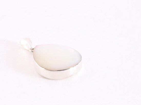 Druppelvormige zilveren hanger met parelmoer aan ketting afbeelding 2