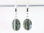 Hoogglans zilveren oorbellen met groene Zwitserse opaal afbeelding 3