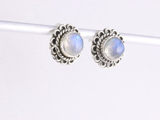 Fijne bewerkte zilveren oorstekers met regenboog maansteen afbeelding 2