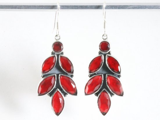 Lange zilveren oorbellen met robijn afbeelding 4