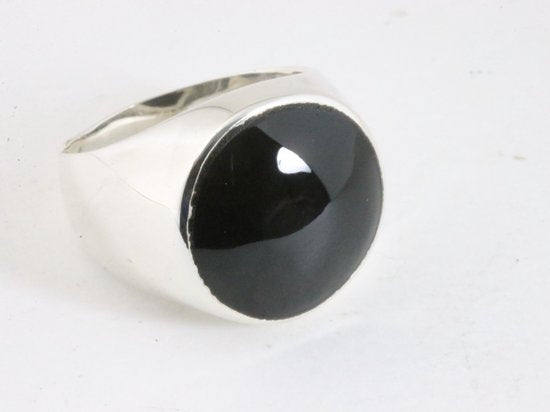 Ronde hoogglans zilveren ring met onyx afbeelding 1