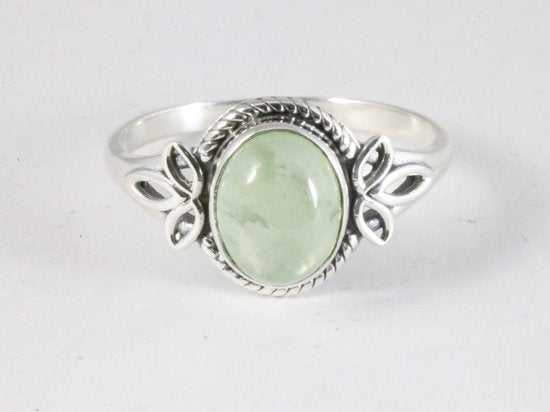 Fijne bewerkte zilveren ring met prehniet afbeelding 4