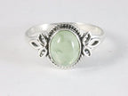 Fijne bewerkte zilveren ring met prehniet afbeelding 4