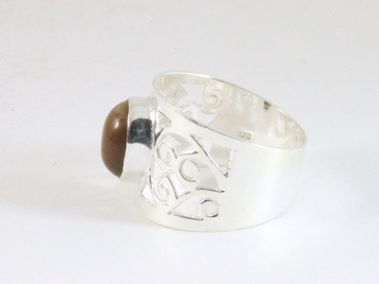 Brede opengewerkte zilveren ring met tijgeroog afbeelding 2