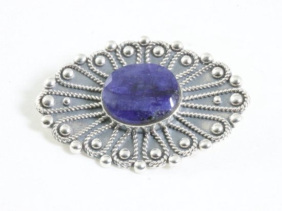 Bewerkte zilveren broche met blauwe saffier afbeelding 1