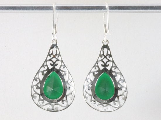 Opengewerkte zilveren oorbellen met smaragd afbeelding 2