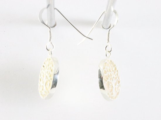 Ronde zilveren oorbellen met levensboom op parelmoer afbeelding 2