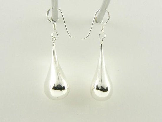 Druppelvormige zilveren oorbellen afbeelding 3