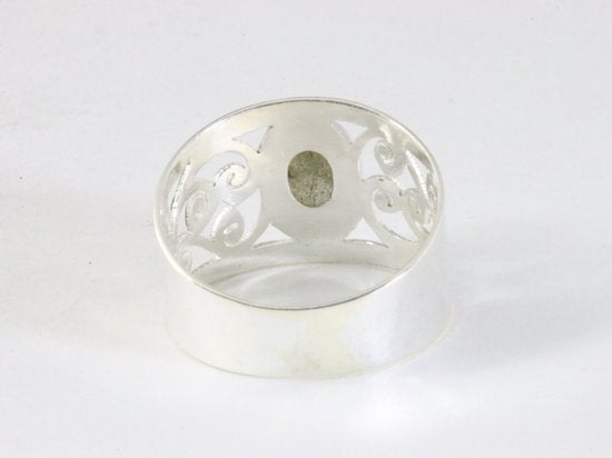 Brede opengewerkte zilveren ring met labradoriet afbeelding 3