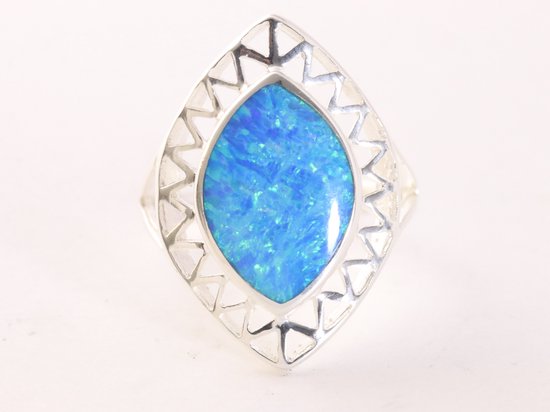 Opengewerkte zilveren ring met Australische opaal afbeelding 4