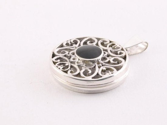 Rond opengewerkt zilveren medaillon met onyx afbeelding 2