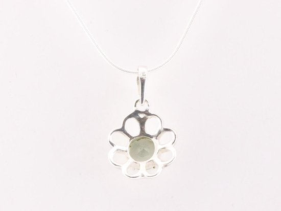 Fijne bloemvormige zilveren hanger met lemonkwarts aan ketting afbeelding 3