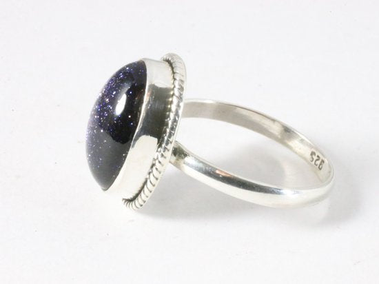 Bewerkte ovale zilveren ring met blauwe zonnesteen afbeelding 2