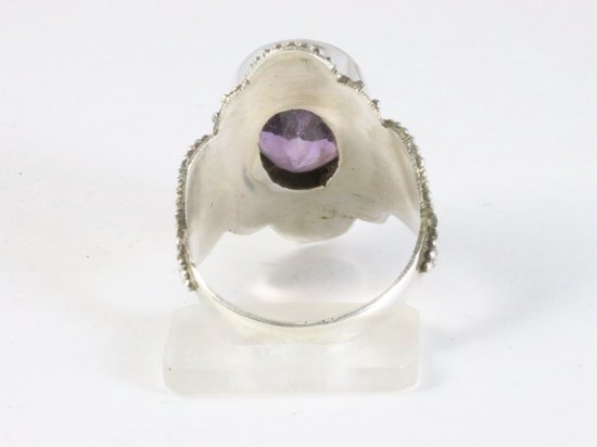 Bewerkte zilveren ring met amethist afbeelding 3