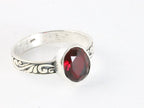 Fijne bewerkte zilveren ring met granaat afbeelding 1