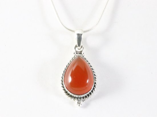 Bewerkte druppelvormige zilveren hanger met carneool aan ketting afbeelding 4