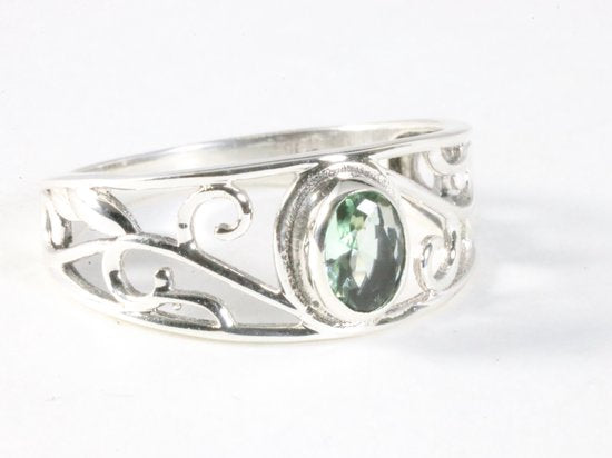 Fijne opengewerkte zilveren ring met groene amethist afbeelding 1