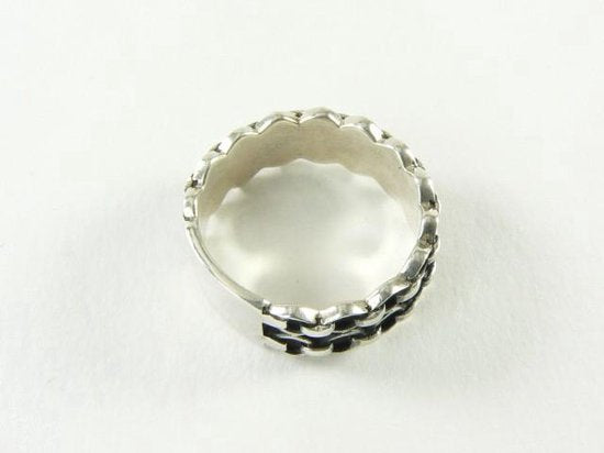 Zilveren ring met schakelpatroon afbeelding 3
