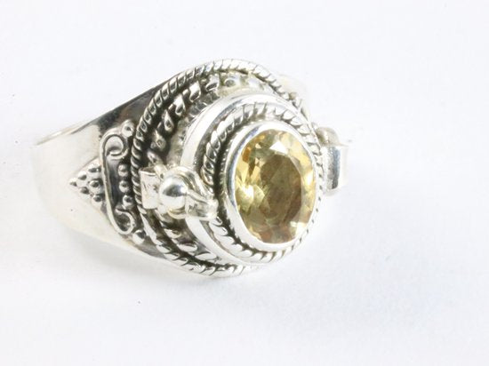 Traditionele bewerkte zilveren gifring met citrien afbeelding 1