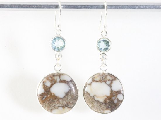 Ronde zilveren oorbellen met wild horse magnesiet en blauwe topaas afbeelding 3