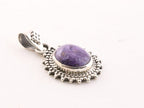 Bewerkte zilveren hanger met paarse charoiet aan ketting afbeelding 2