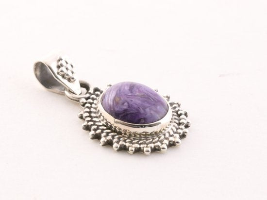 Bewerkte zilveren hanger met paarse charoiet aan ketting afbeelding 2