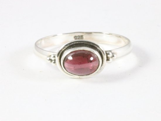 Fijne bewerkte zilveren ring met granaat afbeelding 4