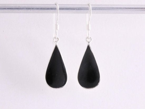 Druppelvormige zilveren oorbellen met onyx afbeelding 4
