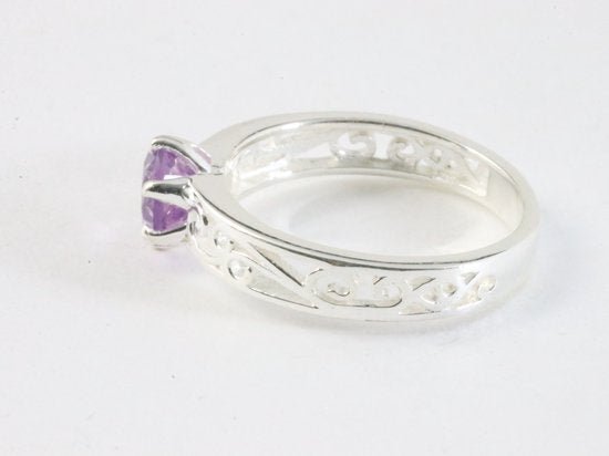 Fijne opengewerkte zilveren ring met amethist afbeelding 2