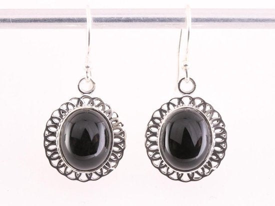 Opengewerkte zilveren oorbellen met onyx afbeelding 4