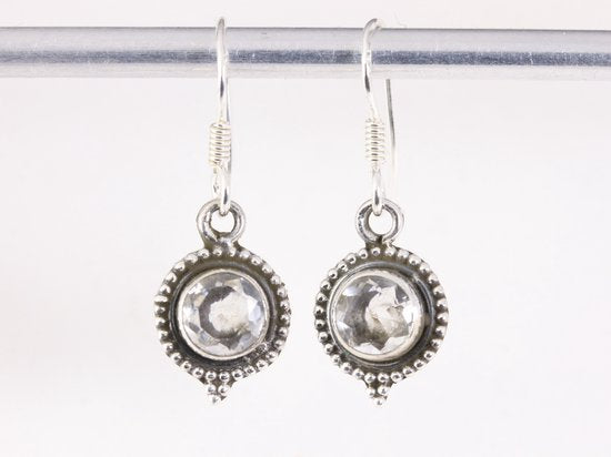 Fijne bewerkte ronde zilveren oorbellen met bergkristal afbeelding 4