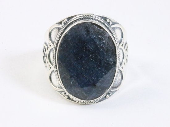 Zware bewerkte zilveren ring met blauwe saffier afbeelding 4