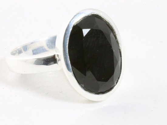 Ovale hoogglans zilveren ring met gefacetteerde onyx afbeelding 1