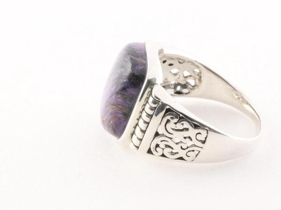 Zware bewerkte zilveren herenring met charoiet afbeelding 2