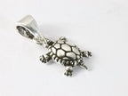 Fijne zilveren schildpad hanger aan ketting afbeelding 2