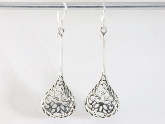 Lange opengewerkte zilveren oorbellen afbeelding 3