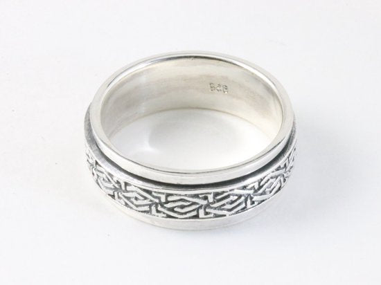 Zware zilveren geluksring met fantasie gravering afbeelding 2