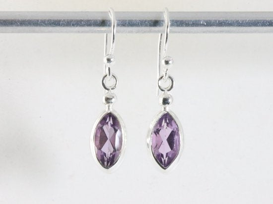 Fijne hoogglans zilveren oorbellen met amethist afbeelding 3