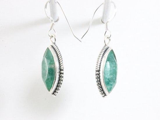 Bewerkte zilveren oorbellen met smaragd afbeelding 2