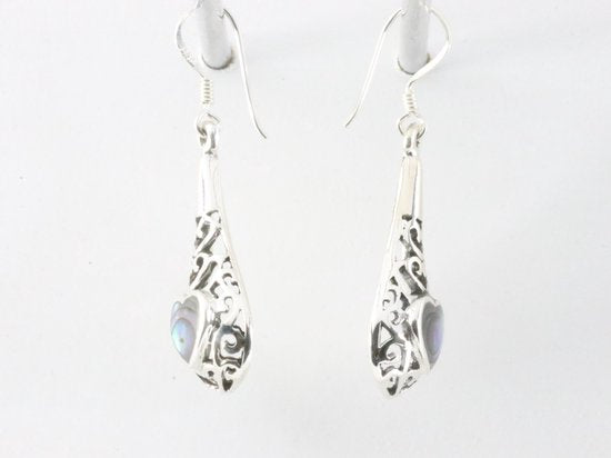 Opengewerkte zilveren oorbellen met abalone schelp afbeelding 2