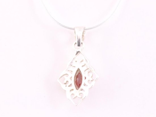 Fijne opengewerkte zilveren hanger met granaat aan ketting afbeelding 3