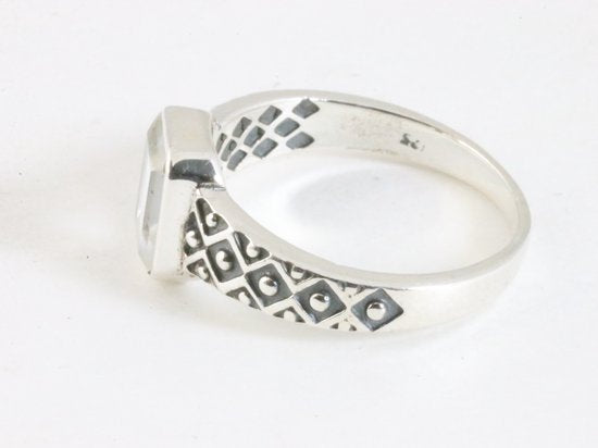 Bewerkte zilveren ring met bergkristal afbeelding 2