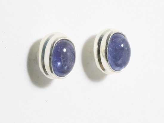 Fijne ovale zilveren oorstekers met tanzaniet afbeelding 1